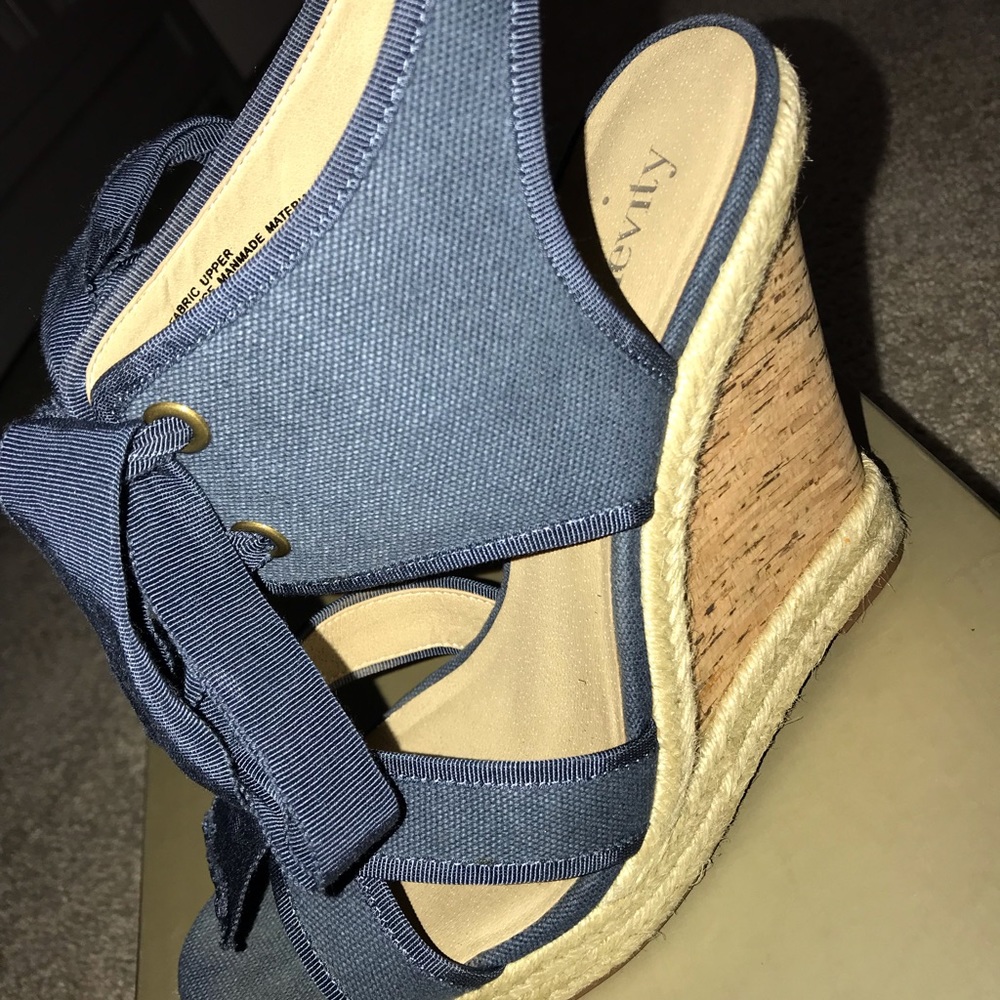 Heels - Picture 2 of 2